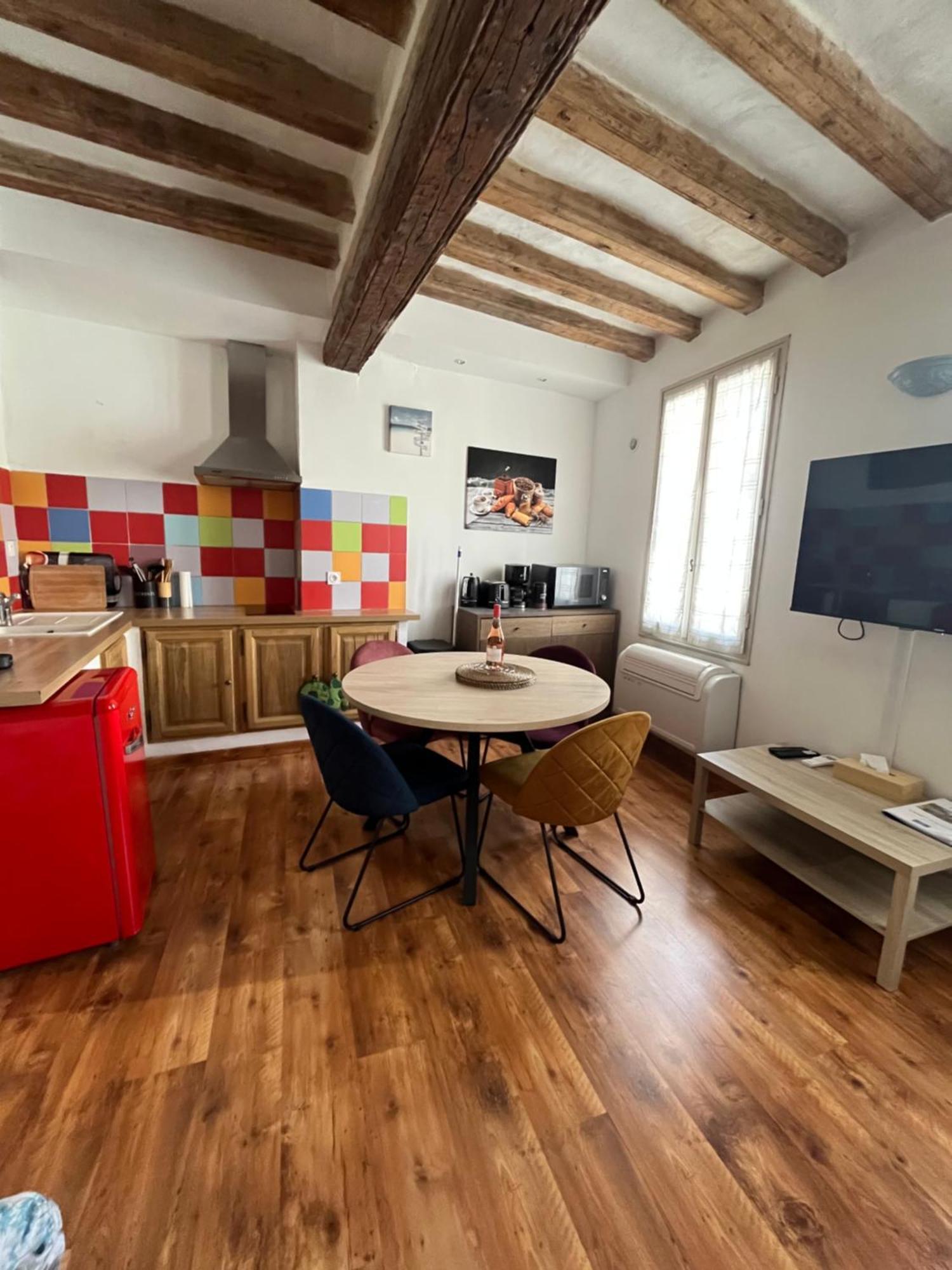 Logement Studio Avec Vue Sur Le Centre Historique L'Isle-sur-la-Sorgue Exterior photo